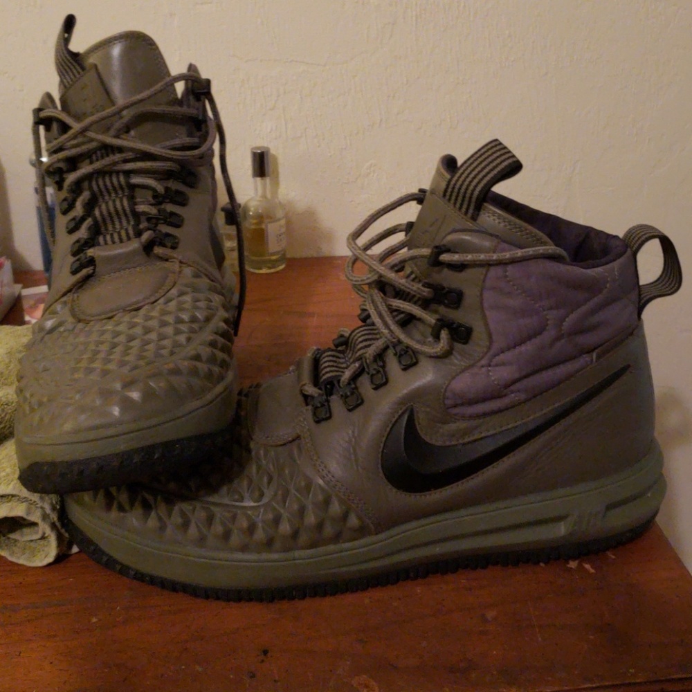Olive green Nike Lunar Force 1 shoes